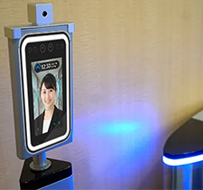 現地で顔認証パス